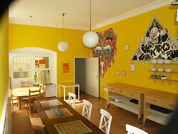 HappyGoLucky Hotel & Hostel