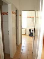 HappyGoLucky Hotel & Hostel