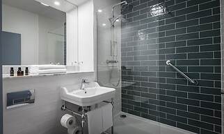 Shoreline Hotel