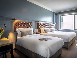 Shoreline Hotel