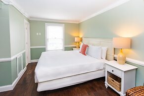 Island House Hotel