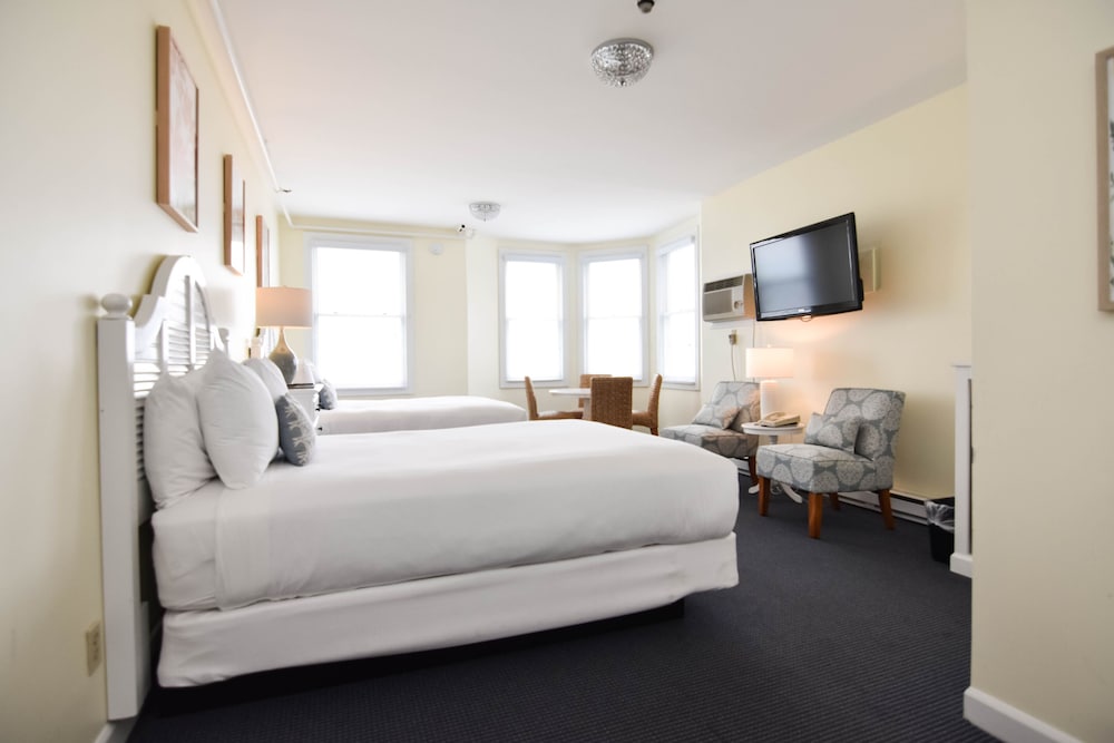Island House Hotel