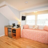 Island House Hotel