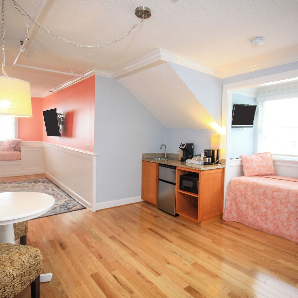 Island House Hotel