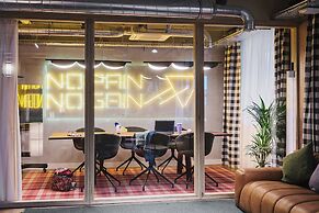 Moxy Annecy