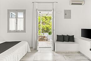 Mr & Mrs White Paros