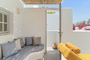 Mr & Mrs White Paros