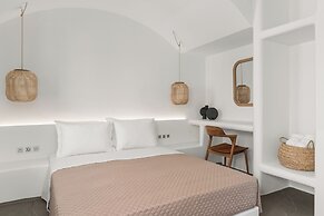 Mr & Mrs White Paros