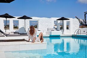 Mr & Mrs White Paros