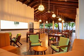Fuego del Sol Beachfront Hotel