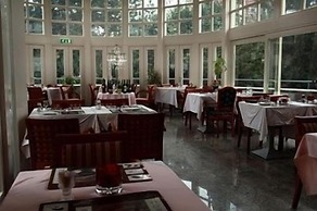 Hotel 2000