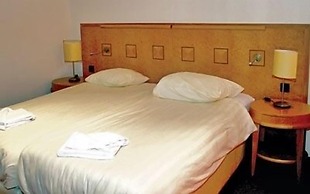 Hotel 2000