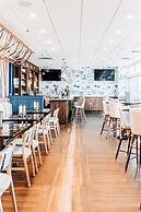 Salem Waterfront Hotel & Suites