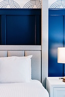 Salem Waterfront Hotel & Suites