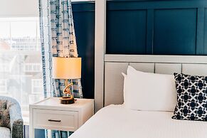 Salem Waterfront Hotel & Suites