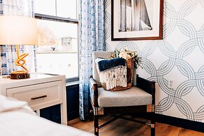Salem Waterfront Hotel & Suites