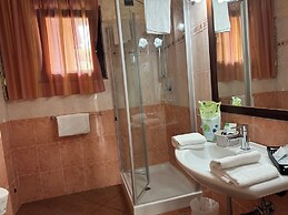 Euro House Inn Airport