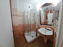 Euro House Inn Airport