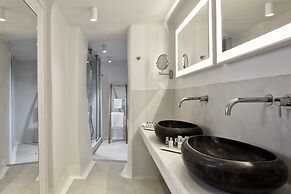 Cosmopolitan Suites