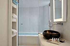 Cosmopolitan Suites