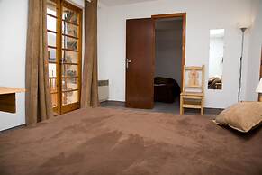 Adonis Hotel Le Chastellan