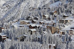 Adonis Hotel Le Chastellan