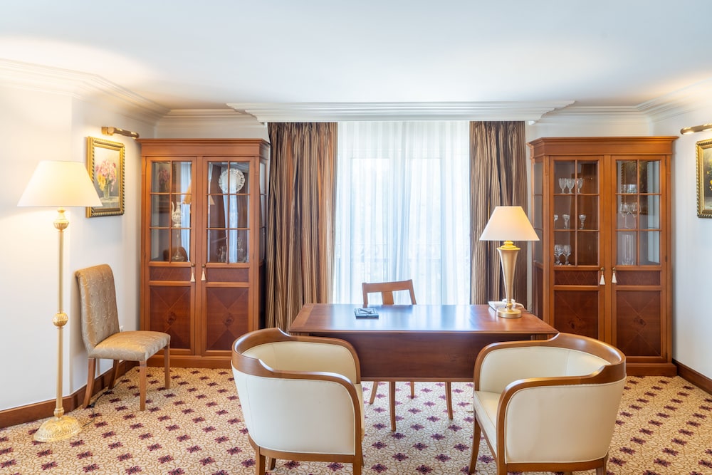 IC Hotels Airport