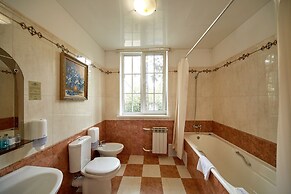 Hotel Zvezda