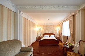 Hotel Zvezda