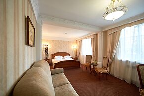 Hotel Zvezda