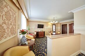 Hotel Zvezda