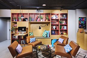Moxy Paris Bastille France