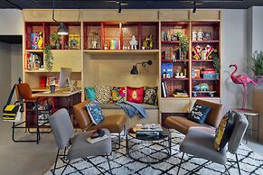 Moxy Paris Bastille France