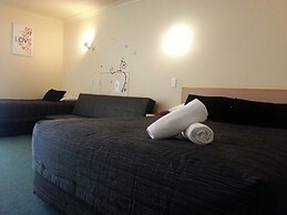 New Castle Motor Lodge