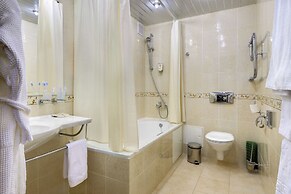 Yuzhniy Hotel
