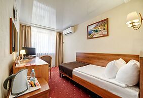 Yuzhniy Hotel