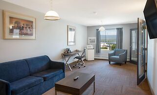 Coast Hinton Hotel