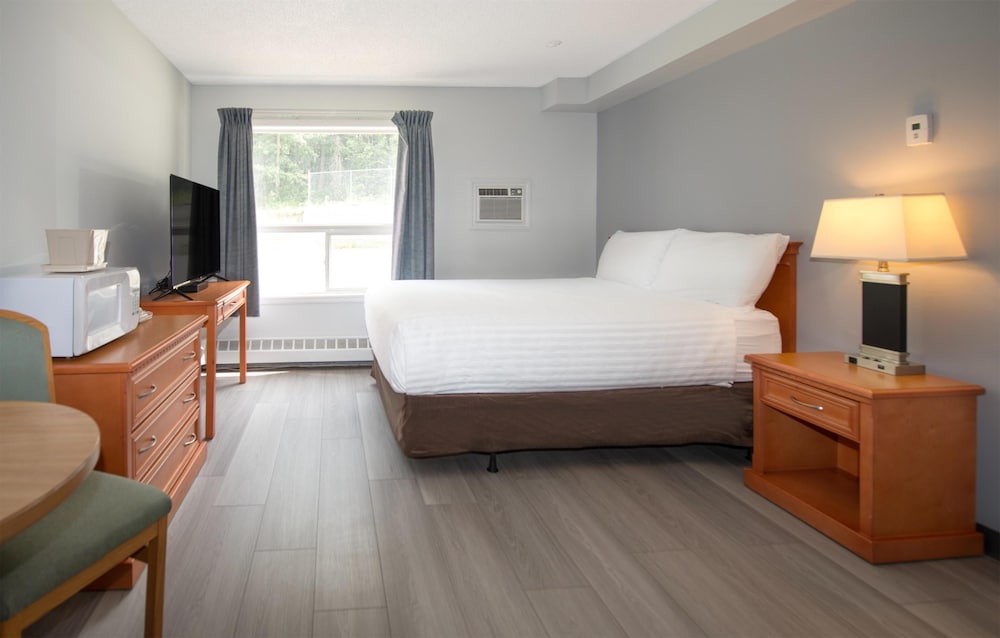 Coast Hinton Hotel