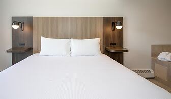 Coast Hinton Hotel