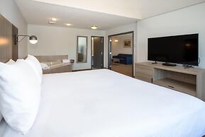 Coast Hinton Hotel