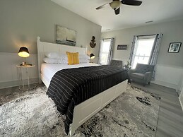Pecan Tree Inn