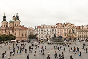 Old Town Square Residence by Emblem