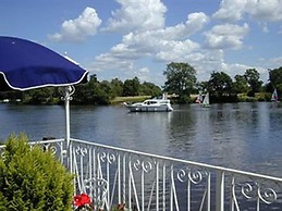 Warren Lodge Hotel