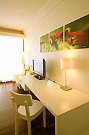 Holland House Beach Hotel