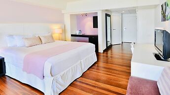Holland House Beach Hotel