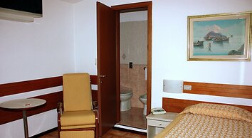 Piccolo Hotel
