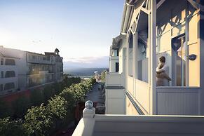 LOEV - VELA Hotel