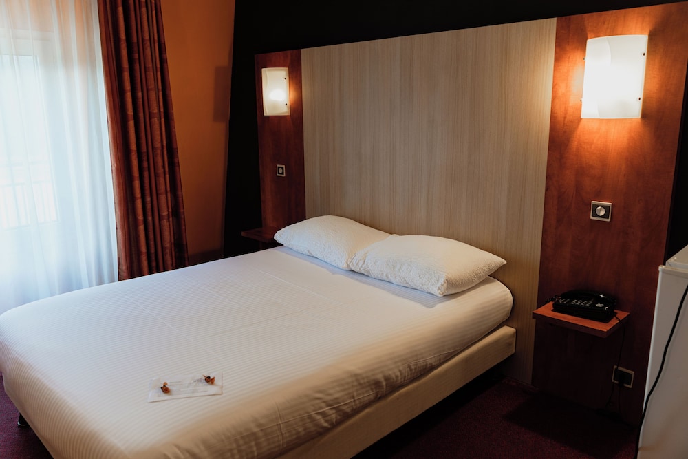 Brit Hotel Chinon le Lion d'Or
