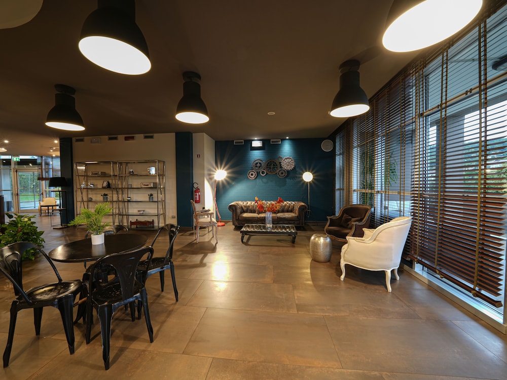 La Meridiana Bleisure Hotel