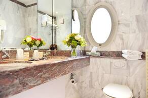 Hôtel Suites Unic Renoir Saint Germain